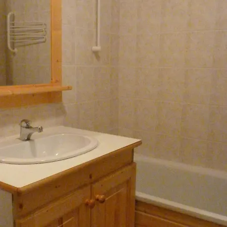 Pour 6 Au Centre De Lanslevillard, Proche Des Pistes Avec Balcon Et Wifi - Fr-1-508-15